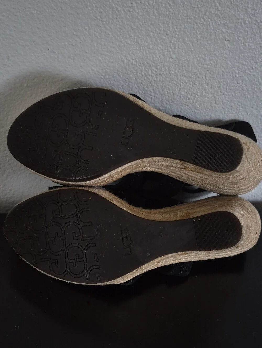 UGG Lauri wedges sandals black suede espadrille platform wedge Size.8 5